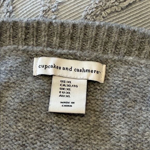 Heather Gray French bulldog / frenchie 
Knit intarsia Sweater xl - Picture 4 of 8